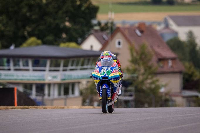 Jakub Kornfeil na KTM v závodě Moto3 na Sachsenringu 2019