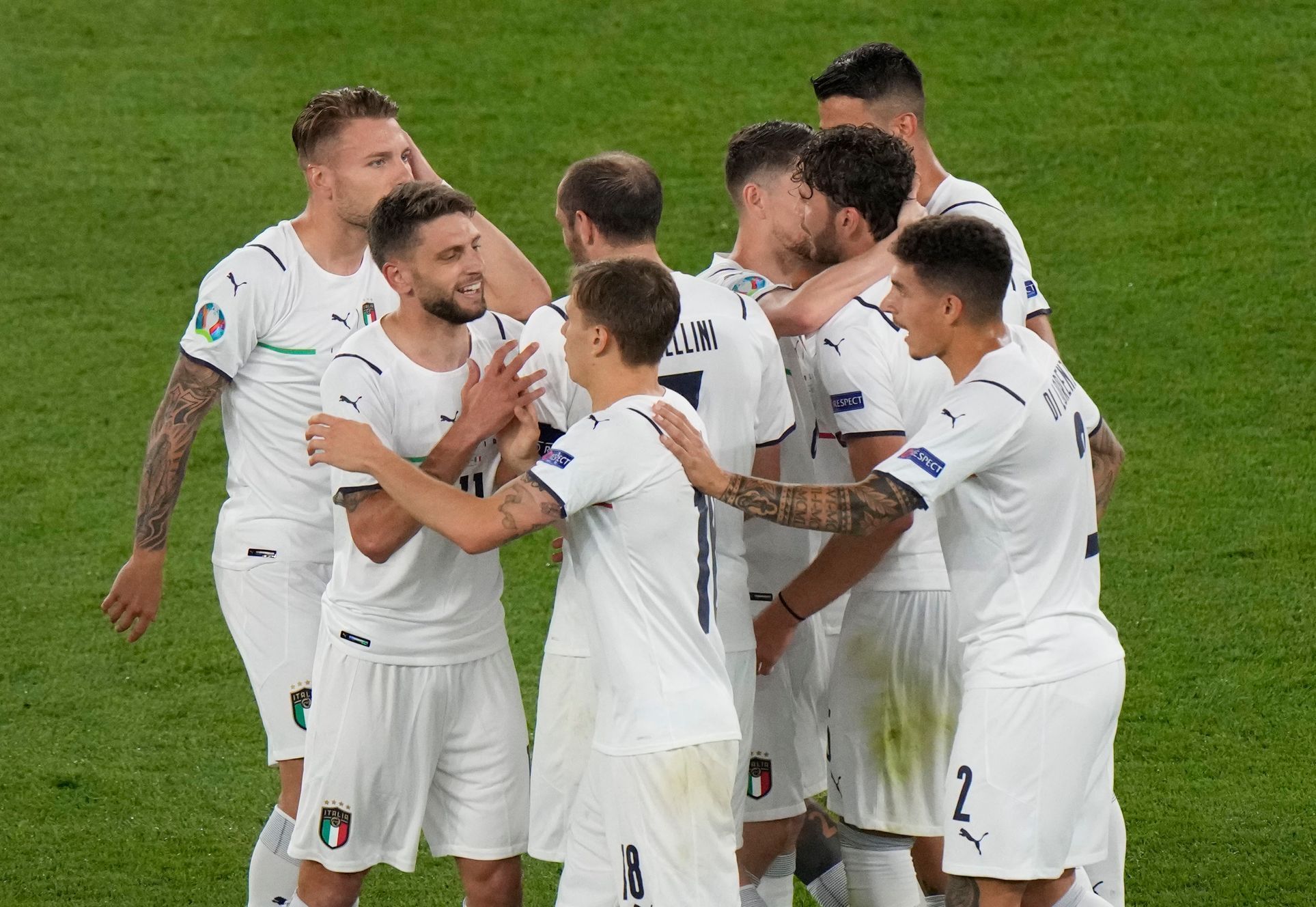 Italové slaví gól v zápase Turecko - Itálie na ME 2020