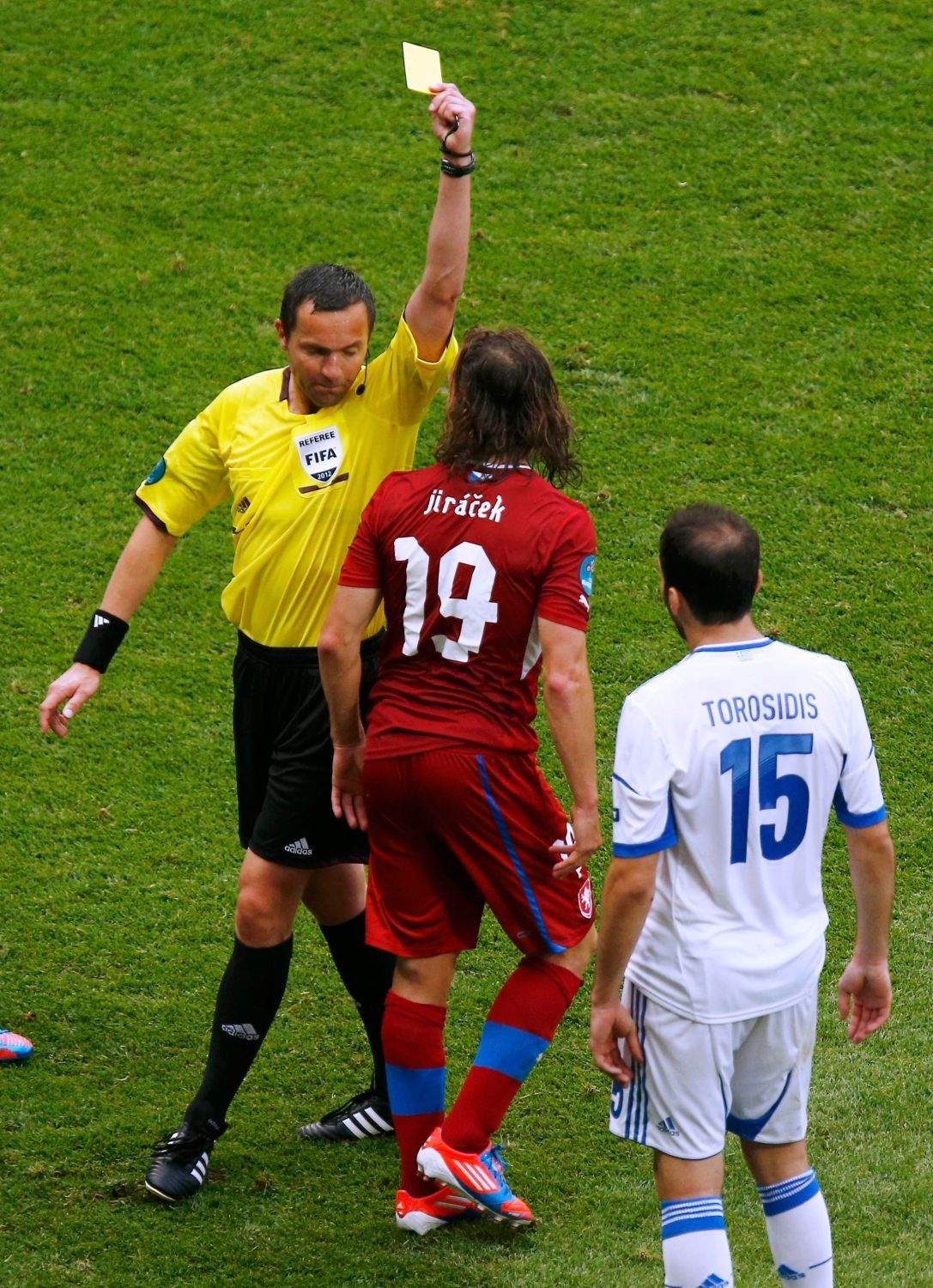 Petr Jiráček obdržel žlutou kartu v utkání Řecko - Česká republika na Euru 2012