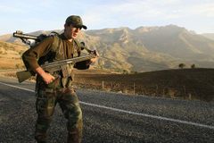 Turecká armáda zajala 100 kurdských bojovníků