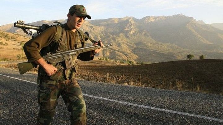 Turecko dokončilo přípravy syrské invaze, armáda udeřila u irácké hranice