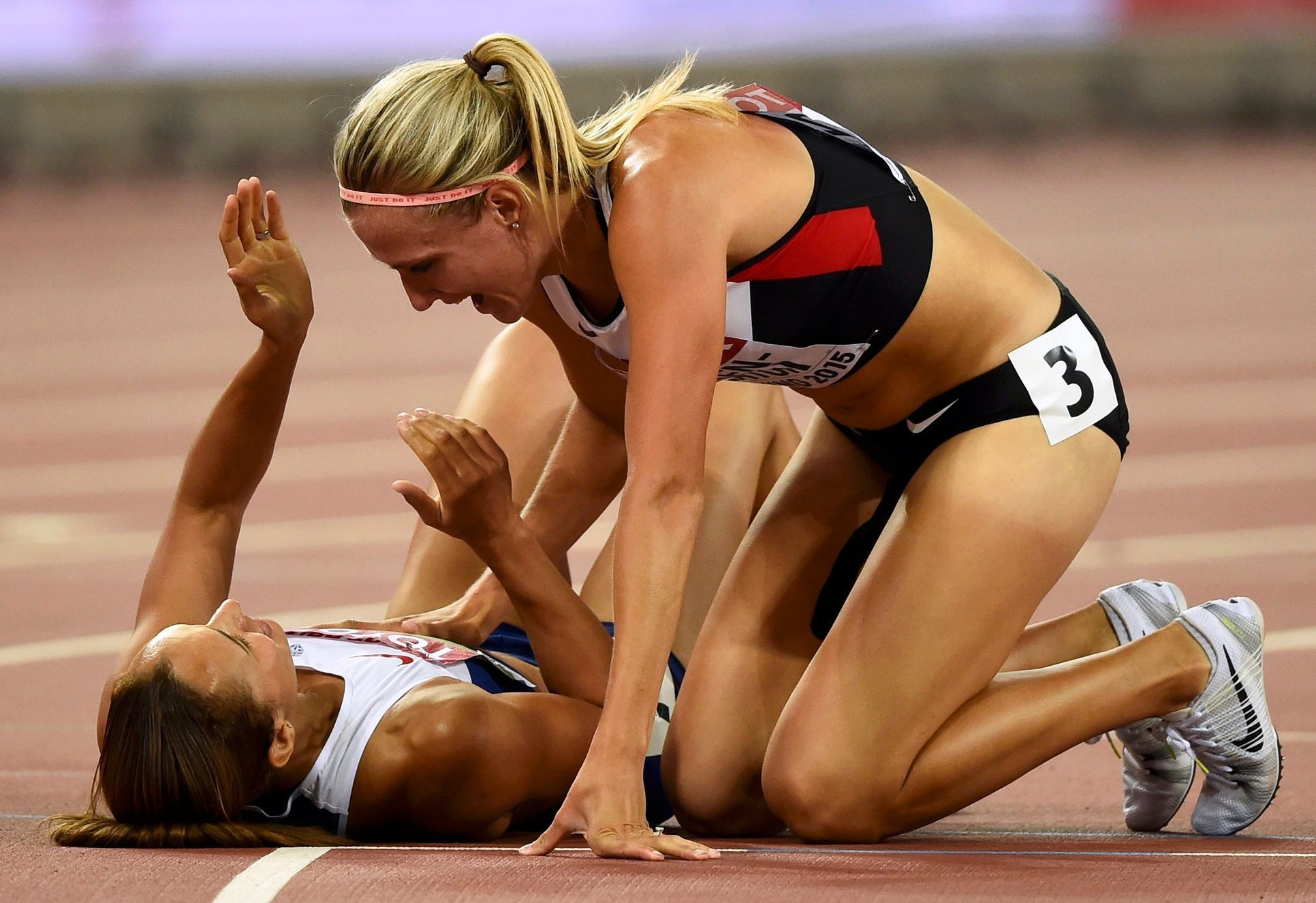 MS v atletice 2015, sedmiboj: Jessica Ennisová-Hillová a Brianne Theisenová-Eatonová