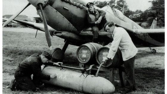 Pivo pod křídly Spitfirů. Tajemný příběh nebeského jezdce z Rohozce