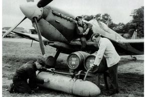 Pivo pod křídly Spitfirů. Tajemný příběh nebeského jezdce z Rohozce