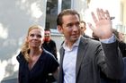 Rakouské volby: Suverénní Kurz slaví, čeká ho ale náročné vyjednávání o nové koalici