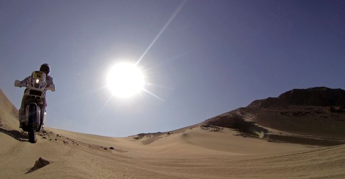 Také v Polsku je Rallye Dakar mimořádně populární, ze silného kontingentu jezdců je na snímku motocyklista Jacek Czachor.