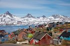 Město Tasiilaq na jihovýchodě Grónska je domovem dvou tisíců lidí. Leží v subpolárním podnebném pásu pouhých sto kilometrů od severního polárního kruhu a v zimě mohou teploty klesnout až 30 stupňů pod nulu.