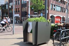 Amsterdam zavedl ekologické záchodky. Vypadají jako květináče a z moči dělají kompost