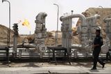 Irácká ekonomika je založená na ropě, ale zařízení v zemi jsou zastaralá a potřebují investice.