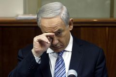 Další izraelský premiér spojovaný s korupcí: Netanjahu si stěžuje na "hon na čarodějnice"