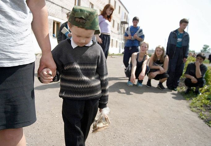 Female Prison Inmates Visit Orphans in Ivanovo Region 6-year-old orphan Petya (foreground) carried a bag of sweets and souvenirs from an inmate of the local 3/3 women's colony which initiated a rehabilitation program for female inmates to meet local children in a care capacity.