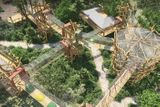 Výběr veřejnosti v kategorii Dřevěné konstrukce - návrhy. Jde o pralesní stezku pro krokodýlí farmu v Uniparku.