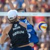 plážový volejbal, Světový okruh 2019, Ostrava, Christian Sörum ve finále útočí proti Davidu Schweinerovi