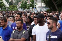 V Nantes pokračují nepokoje v problémových čtvrtích. Na počátku byla dopravní kontrola