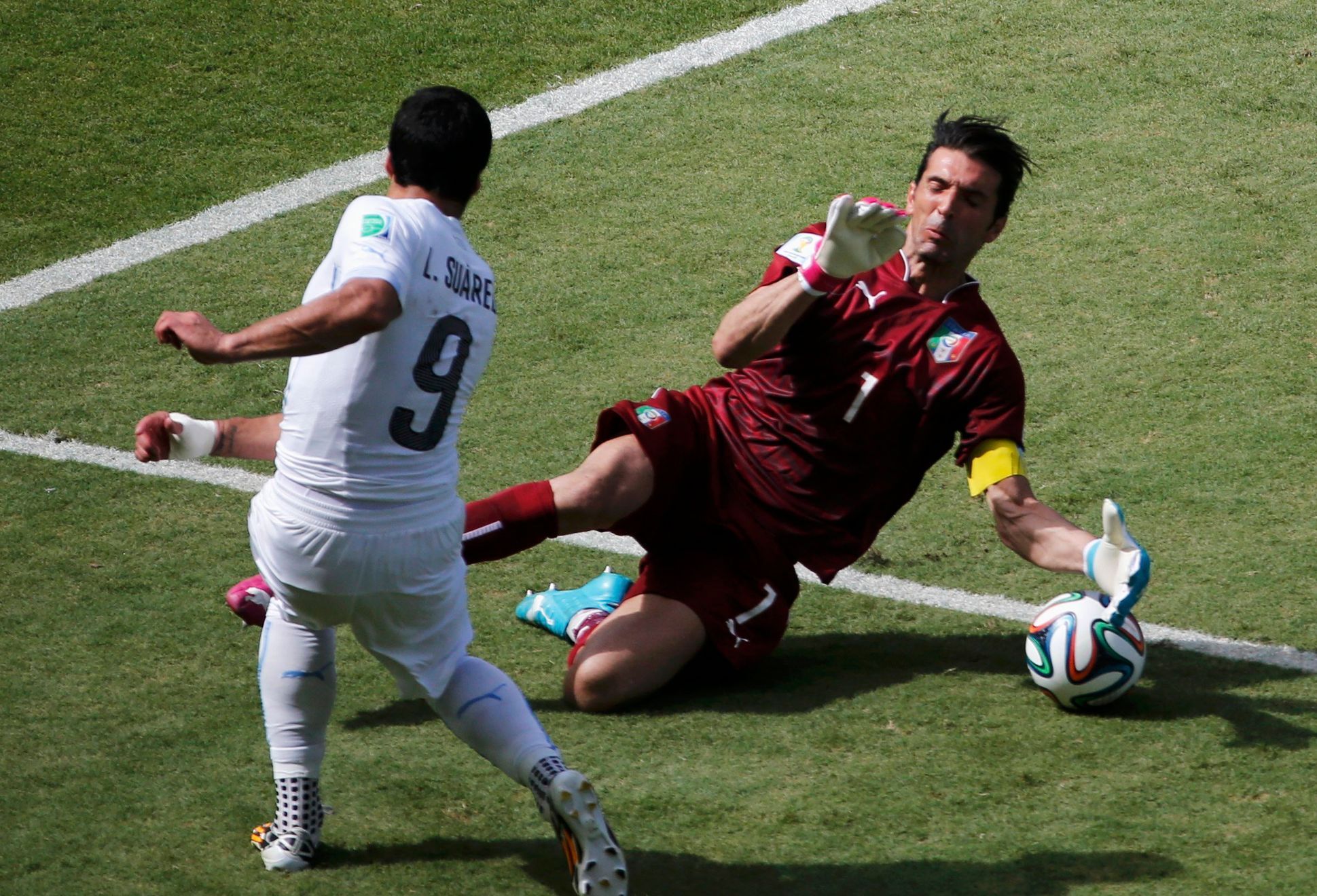 MS 2014, Uruguay-Itálie: Luis Suárez - Gianluigi Buffon