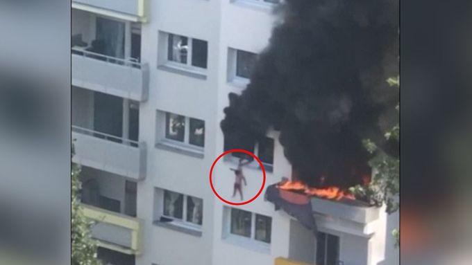 Chlapci v Grenoblu unikli před požárem skokem z deseti metrů