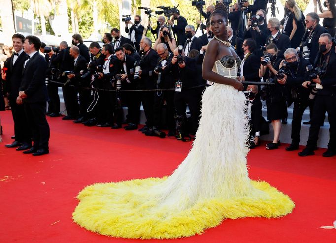 Jodie Turner-Smithová na filmovém festivalu v Cannes