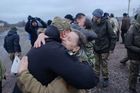 Mezi Ruskem a Ukrajinou proběhla výměna další zajatců, domů se vrátilo 190 vojáků