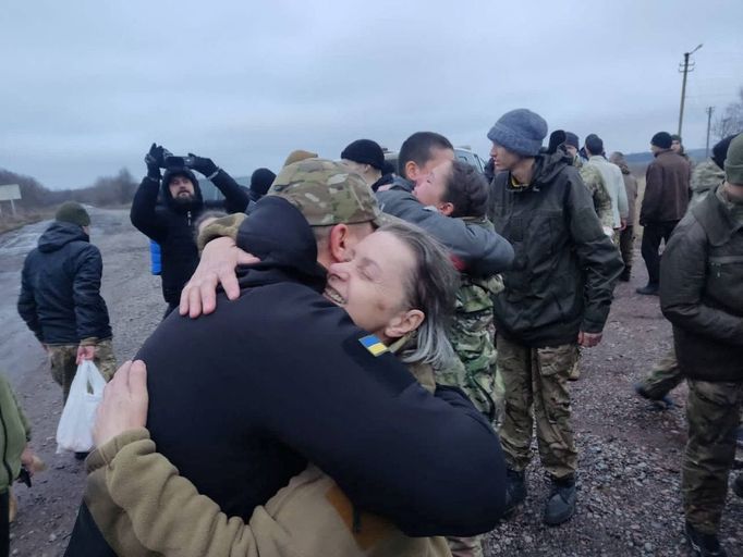 Výměna ukrajinských a ruských válečných zajatců.