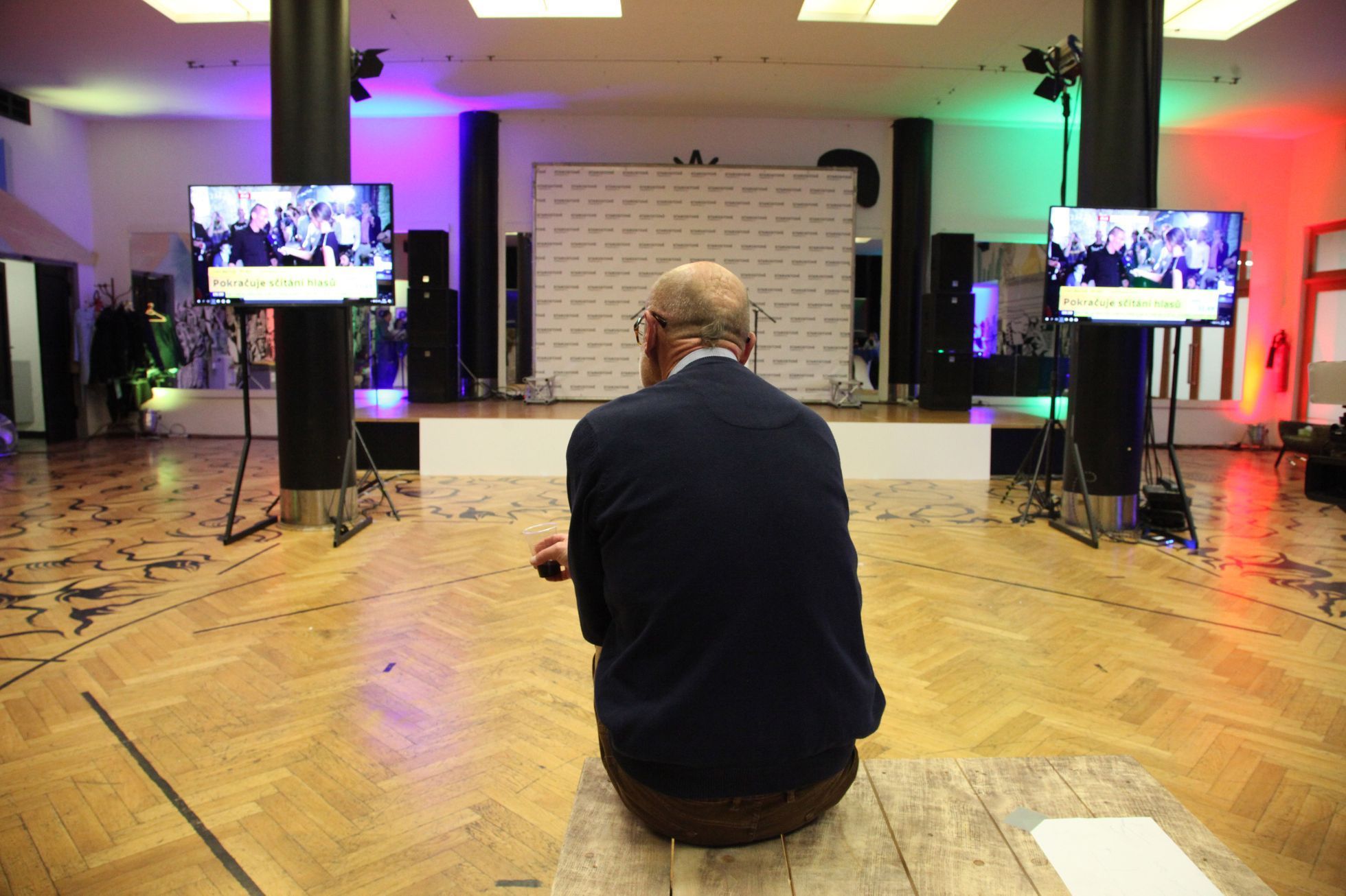 Fotogalerie Volby 2017 - Starostové a nezavislí - Momentka z volebního štábu