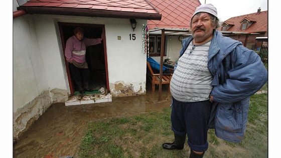 Krnov v noci bojoval s velkou vodou