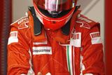 Sedminásobný mistr světa Michael Schumacher se připravuje v Barceloně na test monopostu Ferrari. Do kokpitu formule jedna se vrátil po roce, na konci minulé sezony ohlásil konec závodní kariéry.