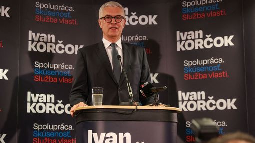 Exministr zahraničí Ivan Korčok ve volebním štábu reaguje na výsledky voleb.