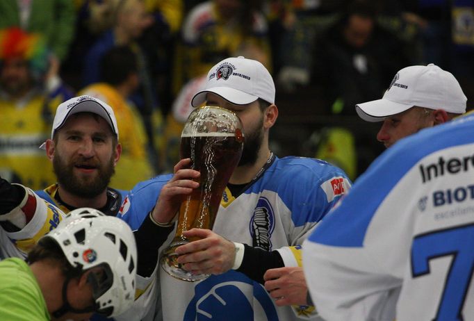 Hokej, Zlín - Plzeň, zleva Václav Pletka, Pavel Kašpařík a Michal Dvořák