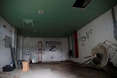 Nářek mučených lidí přehlušuje ruská hymna. Jak na okupovaných územích mizí Ukrajinci