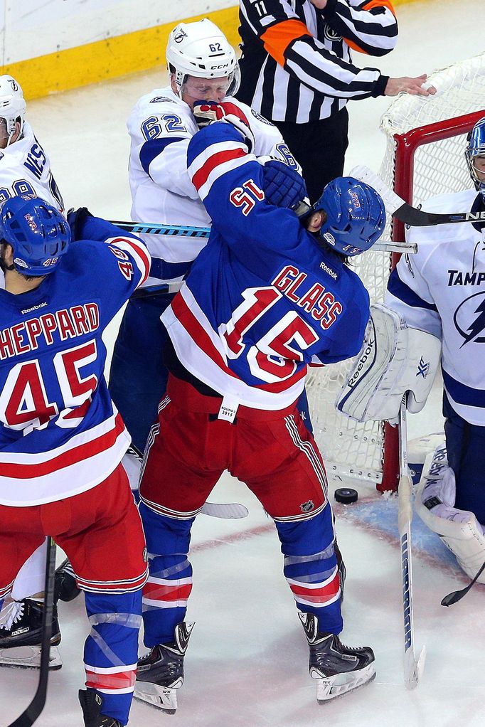 NHL, Tampa Bay-NY Rangers: Andrej Šustr (62) - Tanner Glass (15)