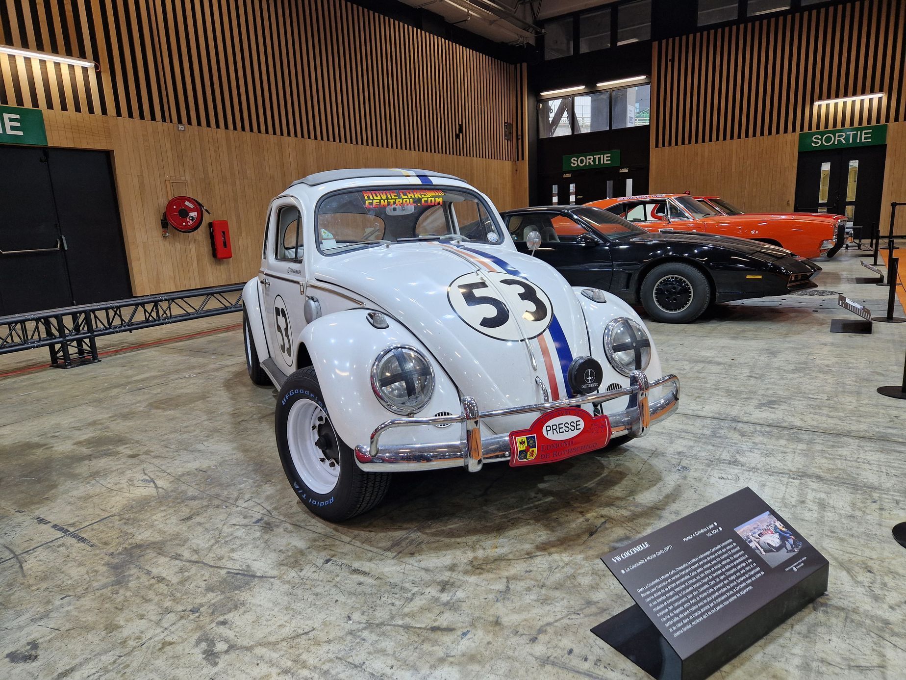 historická a filmová auta autosalon Paříž