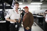Lauda se ovšem nikdy "neodstřihl" od světa formule 1. Byl konzultantem Ferrari, v letech 2001 až 2003 stál v čele nevydařeného pokusu Jaguaru vrátit se do F1, načež se v září 2012 stal nevýkonným šéfem týmu Mercedes po boku šéfa výkonného Tota Wolffa. Ve Stříbrných šípech mu také patří 10 % akcií stáje.