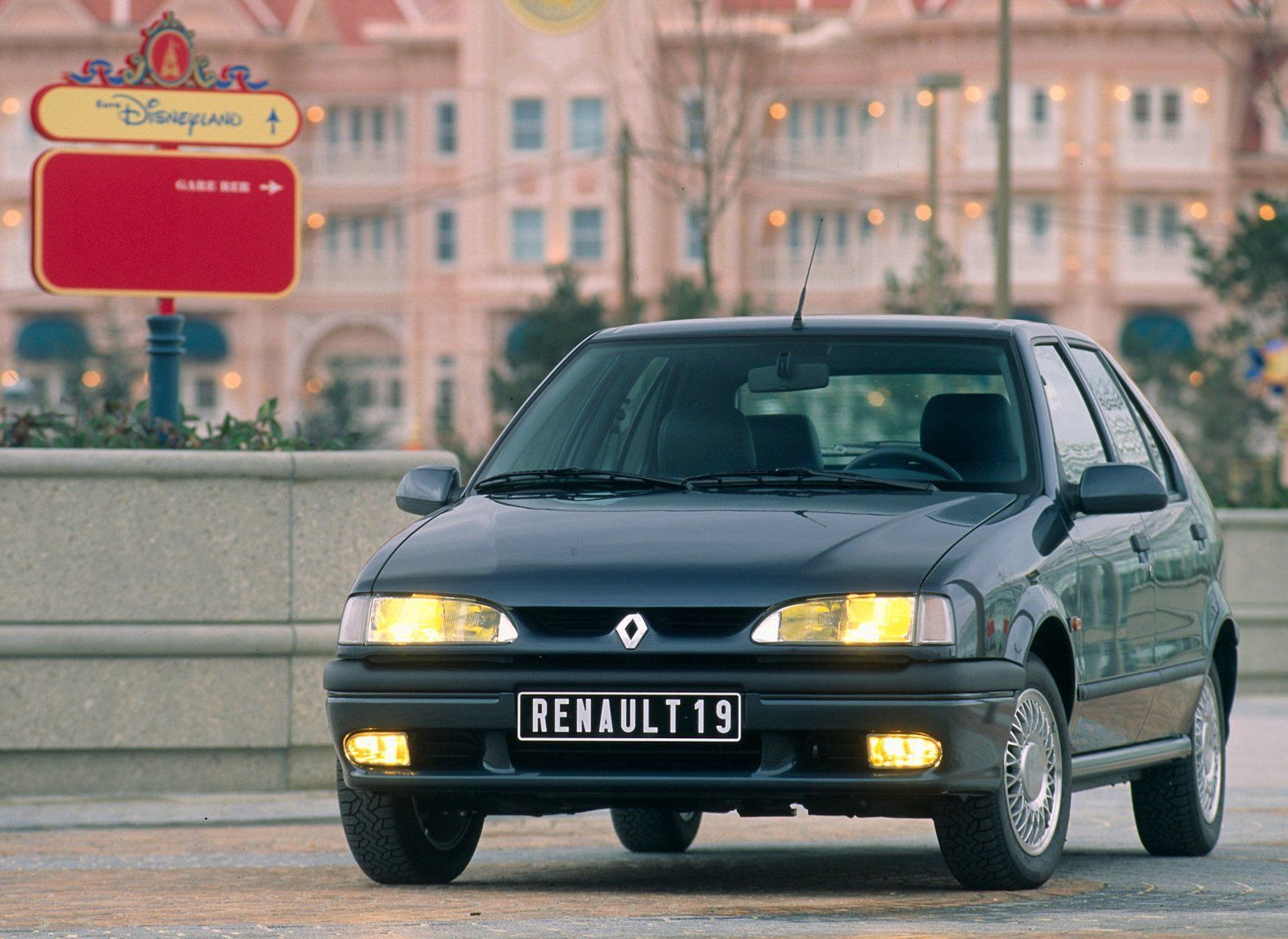 Renault 19