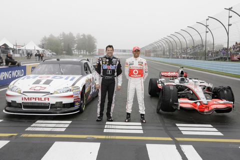 F1 versus NASCAR: Tony Stewart a Lewis Hamilton