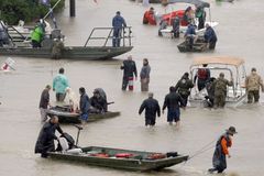 Houstonský starosta nařídil povinnou evakuaci stovek lidí ze západní části města