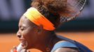 Serena Williamsová v zápase se Světlanou Kuzněcovovou na French Open 2013.