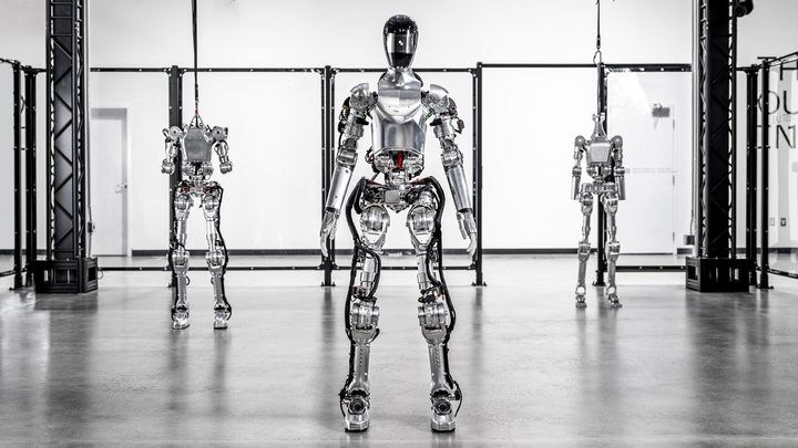 Mají se lidé v automobilkách bát? BMW bude ve své továrně testovat "chytré" roboty