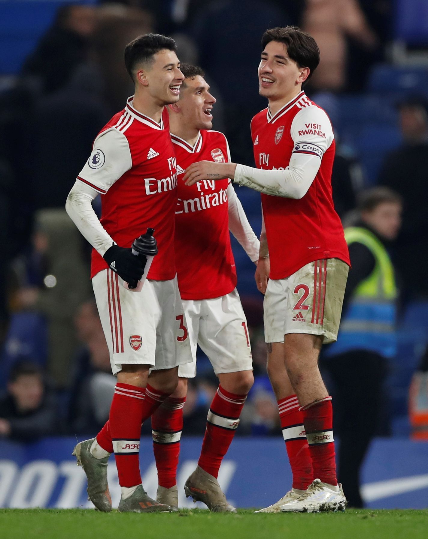 Anglická Premier League 2019/20, Chelsea - Arsenal: Hráči Arsenalu slaví zisk bodu