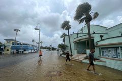 Silný hurikán Idalia udeřil na Floridu, zaplavil pobřežní oblasti