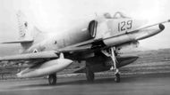 Rukama mechanika Noriho Harela prošel například letoun A-4 Skyhawk. Snímek je z roku 1974.