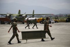 Čeští záchranáři zůstanou v Nepálu o patnáct dní déle