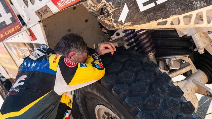 Zklamaný Martin Šoltys během 11. etapy Rallye Dakar