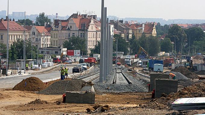 Peníze určené na stavbu nové trati chce dopravní podnik použít na dokončení modernizace.