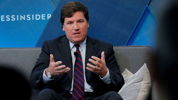 Vedení označil za s*áče a přicházel o sponzory. Carlson měl ve Foxu řadu skandálů