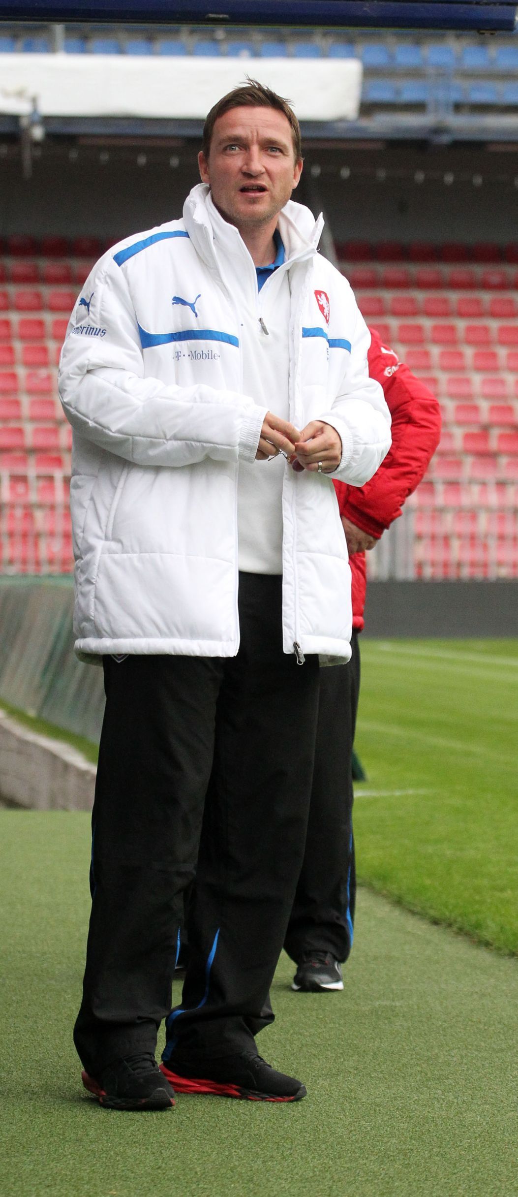 Manažer reprezentace Vladimír Šmicer na tréninku před zápasem s Bulharskem