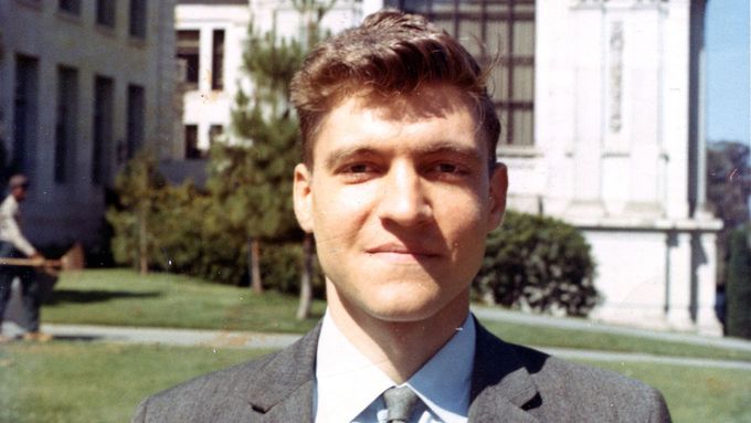 Theodore Kaczynski jako mladý člen akademické obce na univerzitní fakultě v Berkeley. Rok 1968