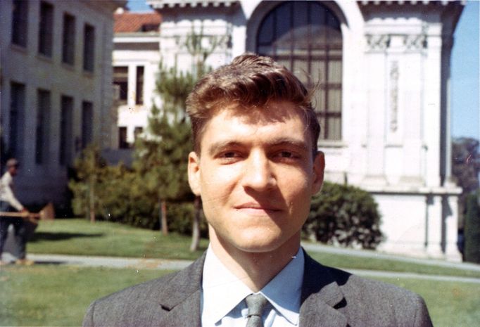 Theodore Kaczynski jako mladý člen akademické obce na univerzitní fakultě v Berkeley. Rok 1968