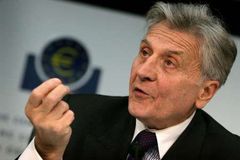 ECB sazby dál zvyšovat nebude, euro proto kleslo