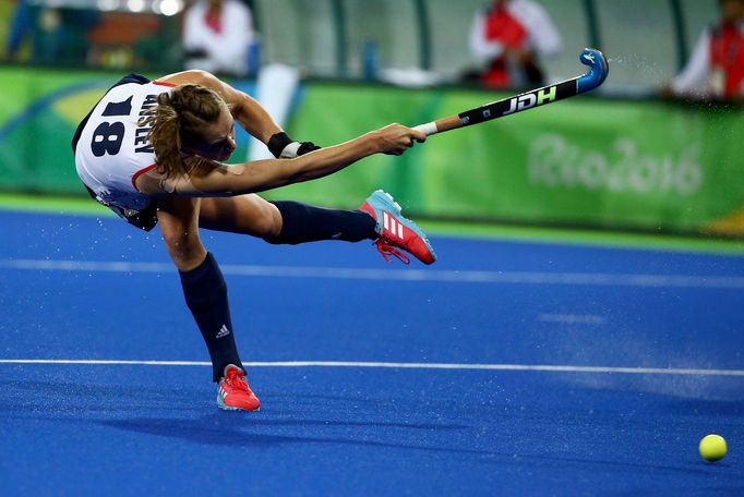 Women's Pool B Japan v Great Britain - Olympic Hockey Centre - Rio de Janeiro, Brazil - 11/08/2016. Giselle Ansley (GBR) of Great Britain competes