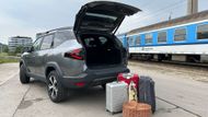 Nosnost je v případě testovaného auta 446 kilo. Za Bigster s hybridním pohonem zapojíte přívěs o hmotnosti 745 kilo, respektive 1000 kilo, když je brzděný.